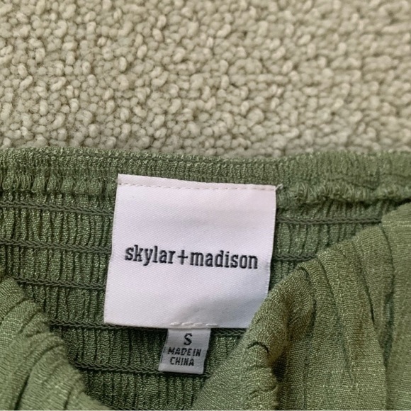 Isabelle’s Cabinet Green Crop Blouse with Ruched Tie Front - Picture 5 of 5